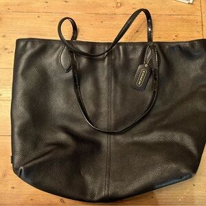Vintage Coach Pebbled Black Leather Zip Top Patent Tote Work Commute